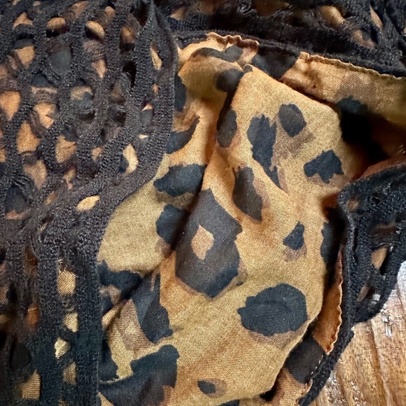 Beautiful leopard & black knit double layer Infinity Scarf, excellent condition - Picture 5 of 6